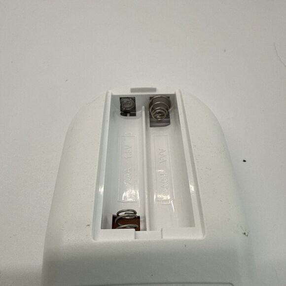 Remote Control - Samsung Jetbot Vacuum Mop VR20T6001MW/AA in White - Picture 5 of 7